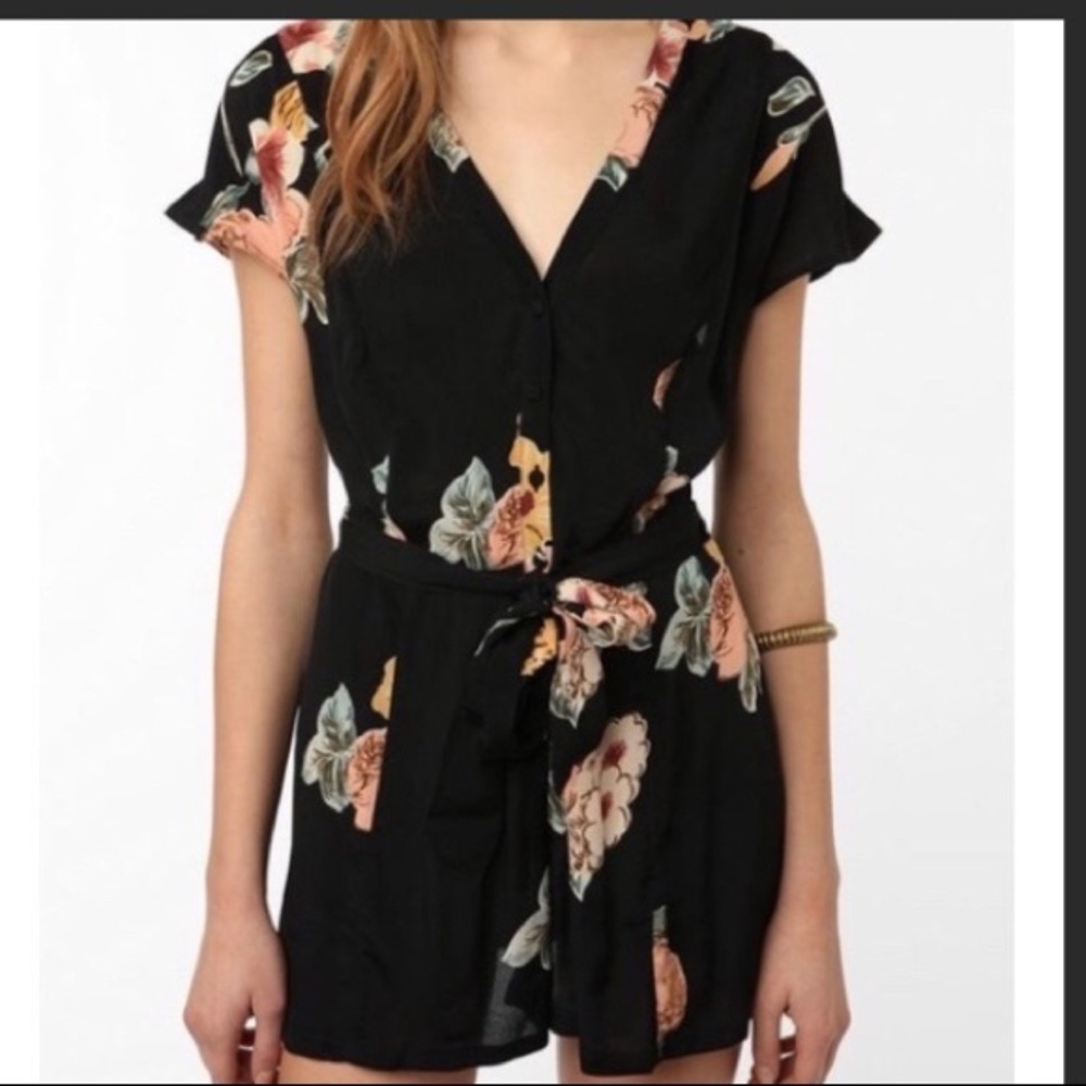 Anthropologie Staring at Stars Floral Romper Black V-Neck Open Back Size 4